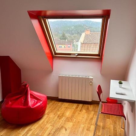 Acogedor Apartamento Atico En El Centro De O Porriño Exterior foto
